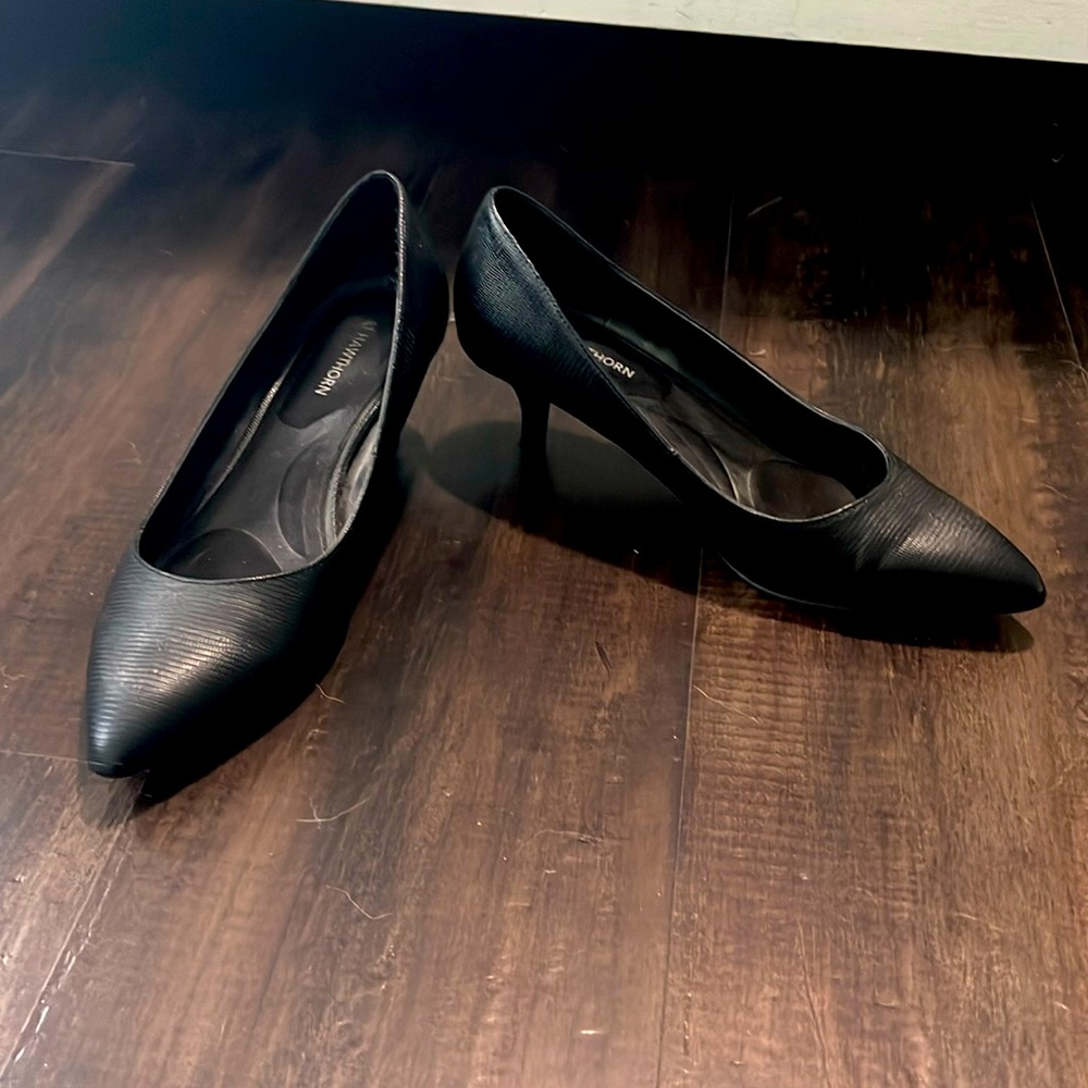 Black Hawthorn kitten heel shoes! Size 8, great condition!